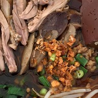 ชวนกิน ก๋วยเตี๋ยวเป็ด ตลาดบองมาร์เช่