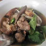 เมนูของร้าน ก๋วยเตี๋ยวเนื้อ นายหมี Apple Loft