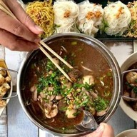 ลาบเสือหิว โกปี๊ หลังโรงไม้
