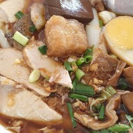 ก๋วยจั๊บคุณบอย วัดโบสถ์