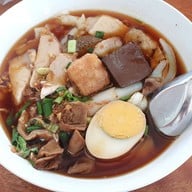ก๋วยจั๊บคุณบอย วัดโบสถ์