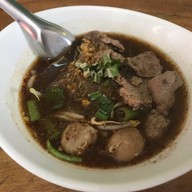 เมนูของร้าน ก๋วยเตี๋ยวเรือนายเผือก