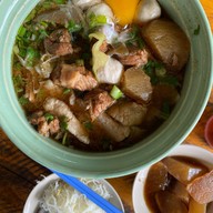 เมนูของร้าน ก๋วยเตี๋ยวหมูตุ๋นหม้อไฟนินจา
