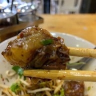 ก๋วยเตี๋ยวเนื้อตุ๋นเจริญพาณิช สาขา 3