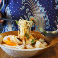 อิคเลช เตี๋ยวยักษ์ ประชาอุทิศ