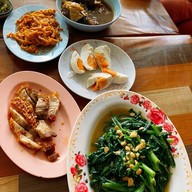 ข้าวต้มพี่เดือน ถ.ทุ่งโฮเต็ล