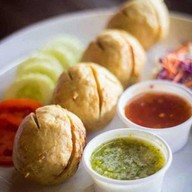 ก๋วยเตี๋ยวเรืออยุธยา นายรัญ ลูกชิ้นยักษ์