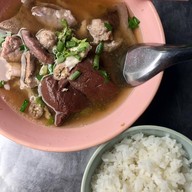 เมนูของร้าน เจ๊ตุ๋ย ต้มเลือดหมู ซอยพหลโยธิน1