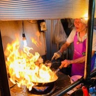 เฮียดำ! ผัดไทยไฟลุก@ สุขุมวิท38