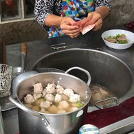 เมนูของร้าน เจ๊ตุ๋ย ต้มเลือดหมู ซอยพหลโยธิน1