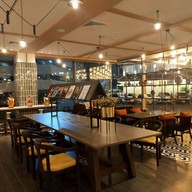 บรรยากาศ เรือนต้น โรงแรมมณเฑียร