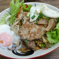 เมนูของร้าน ก๋วยเตี๋ยวคั่วไก่ชามเปล