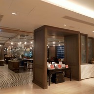 หน้าร้าน เรือนต้น โรงแรมมณเฑียร