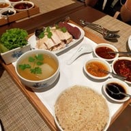 เมนูของร้าน เรือนต้น โรงแรมมณเฑียร