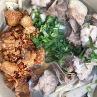 ก๋วยจั๊บญวน ยายปราณี ตอนเย็น ข้าง7-11