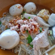 เมนูของร้าน ก๋วยเตี๋ยวลูกชิ้นปลา วิศิษฎ์โภชนา