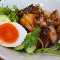 เมนูของร้าน โกหอม ข้าวหมูแดงโบราณ