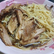 ครัวคุณนัท | ข้าวขาหมู ข้าวหมูแดง บะหมี่เกี๊ยว | ประชาอุทิศ