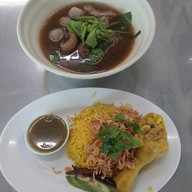 ก๋วยเตี๋ยวนายหมีประชาอุทิศ