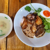 เมนูของร้าน โกหอม ข้าวหมูแดงโบราณ