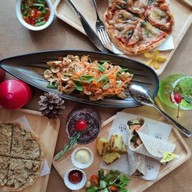 VIBE Coffee & Plant-Based Food วีธารา 36