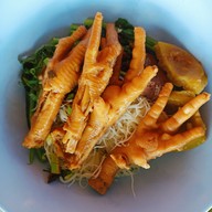 เมนูของร้าน ก๋วยเตี๋ยวไก่มะระ ตายงค์ คลอง 1 ธัญบุรี