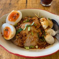 อิคเลช เตี๋ยวยักษ์ ประชาอุทิศ