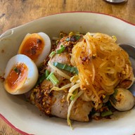 อิคเลช เตี๋ยวยักษ์ ประชาอุทิศ