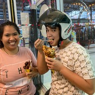 Maru Waffle (วาฟเฟิลฮ่องกง มารุวาฟเฟิล และ เฉาก๊วยนมสด เต็งหนึ่ง) ID Line : graftt