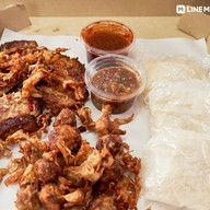 หมูทอดกอดพริก โลตัส โกเฟรช ติวานนท์ 25