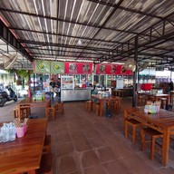 ป้าแป้งเย็นตาโฟประตูชัย กาดนำ้ทอง
