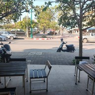 บรรยากาศ กาแฟสดบ้านหน้าเขาวัง - ถนนราชวิถี