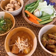 กิ๋นข้าวลำ Kin Khao Lam