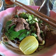 เมนูของร้าน ก๋วยเตี๋ยวหมูเลียงบ้านสะพานไม้