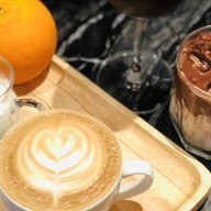 The Sidewalk by Khon Rak Kafae โรงแรมตวันนา