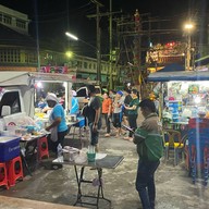 ป้ายาขนมหวาน ข้างห้องสมุด