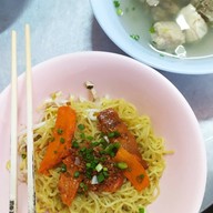 เมนูของร้าน ก๋วยเตี๋ยวยกล้อ