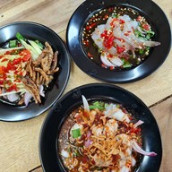 ร้านยำนายหนวด ลาดพร้าวซ.1 ลาดพร้าวซอย1