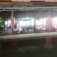 บรรยากาศ เจ๊ฝนร้านก๋วยเตี๋ยวแชมป์