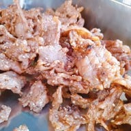 คุณเรียม เนื้อทอด หมูทอด ตลาดลุงเพิ่ม