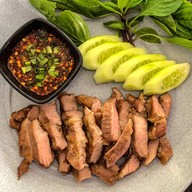 เฮียบอยข้าวคอหมูย่าง ตลาดหอแปดหลัง