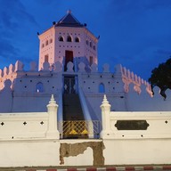 ครัวนพรัตน์ Cuisine And Gallery