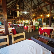 บรรยากาศ ร้านอาหารนางนวล ( ท่าจับปลาบึก )