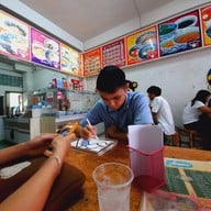 บรรยากาศ ร้านแป้งกรอบ เมืองนคร 2502