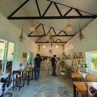 บรรยากาศ บ้านดินใบไม้