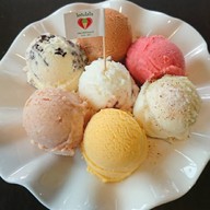 ไอติมใส่ใจ.......  กว่า 90 รส เบเเกอรีๆ วีเเกน 0% ไขมันทรานส์ "ทำเองใส่ใจ" .... ปลอดภัยจากสารกันเสีย