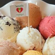 ไอติมใส่ใจ.......  กว่า 90 รส เบเเกอรีๆ วีเเกน 0% ไขมันทรานส์ "ทำเองใส่ใจ" .... ปลอดภัยจากสารกันเสีย