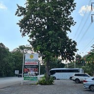 หน้าร้าน ครัวผักหวานบ้าน ไร่นฤบดินทร์ สาขา 1 แสงชูโต