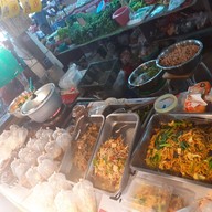 ครัวป้าสวย ตลาดลุงออม