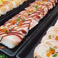 ซูชิพ่นไฟ